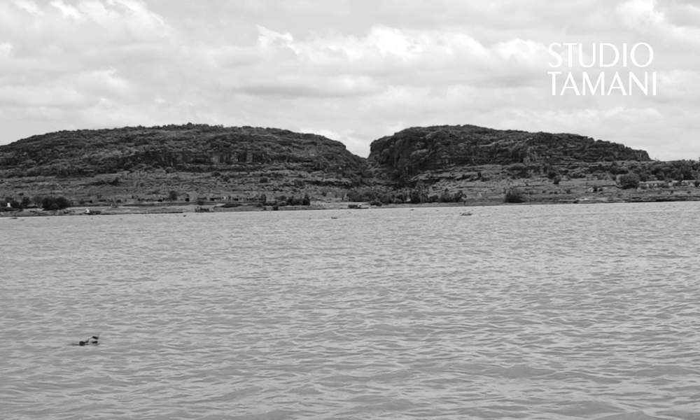 Le fleuve Niger à Koulikoro, au pied des collines rocheuses, dont le niveau continue de monter.